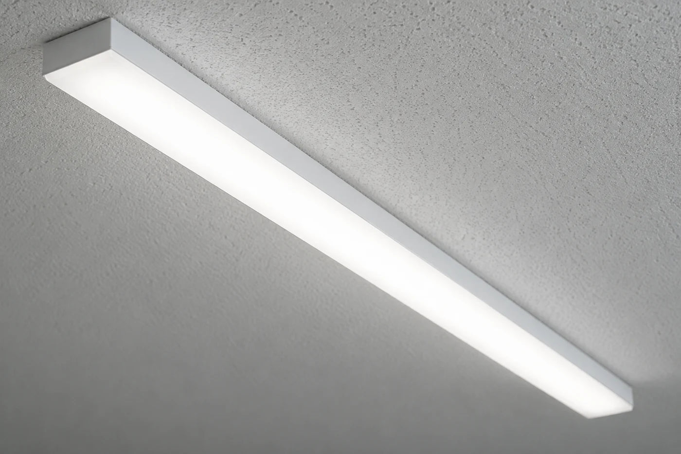 直管形蛍光灯からLED照明への交換イメージ